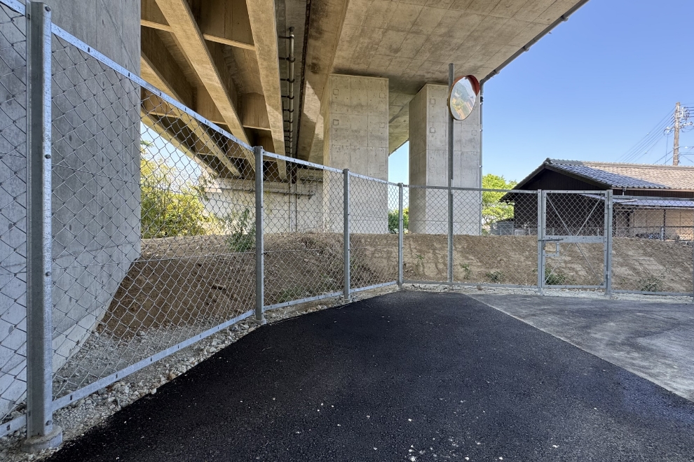 高速道路橋脚立入防止柵