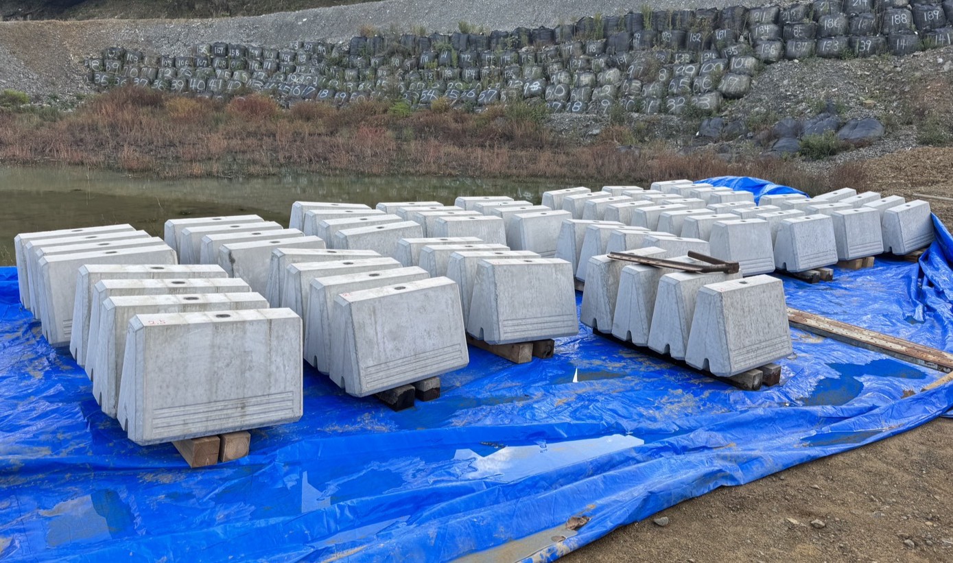 納入：階段ブロック